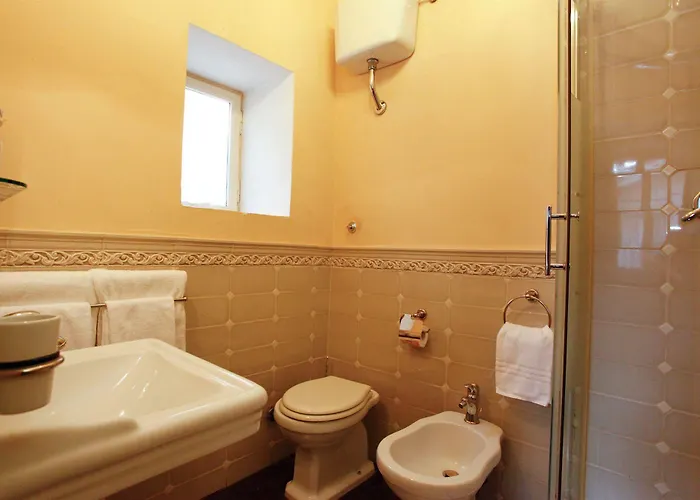 Отель Casa De Fiori 2*